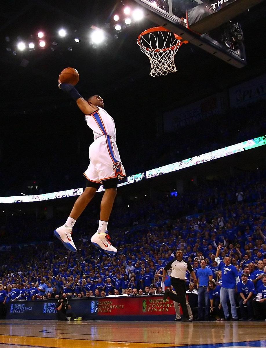 穆古鲁扎回归赛场，连败首场状态亮眼，雄鹿观众沸腾！